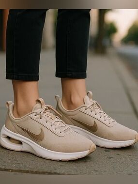 Nike Women's Air Max INTRLK Lite Casual Sneakers Size 8.5